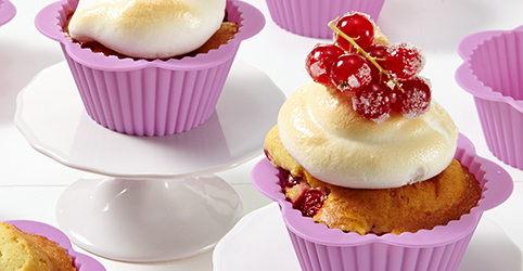 Johannisbeer-Muffins mit Baiserhaube