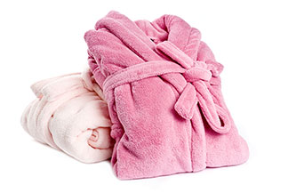 Fleece oder Frottee? In Weiss oder Rosa? Bei der Wahl des Bademantels spielt die eigene Präferenz eine Rolle.