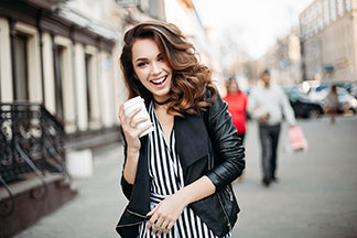 Schlicht und trotzdem schick: Basic-Damen-Shirts in grossen Grössen.
