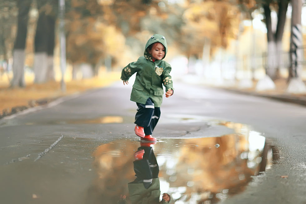 Von Regenjacke bis Gummistiefel: Bei Tchibo finden Sie Kinder-Regenkleidung von Kopf bis Fuss.