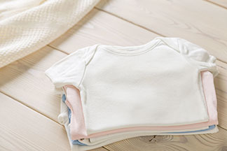 Im Sommer mit kurzen Armen, im Winter mit langen Armen – der richtige Baby-Body für jede Jahreszeit.