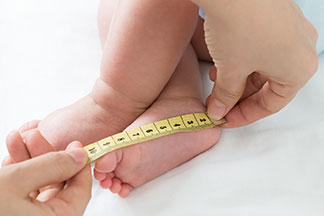 Die richtige Grösse und Passform ist bei Kinderschuhen äusserst wichtig.