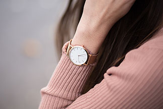 Eine gut gewählte Armbanduhr kann jedes Outfit aufpeppen.